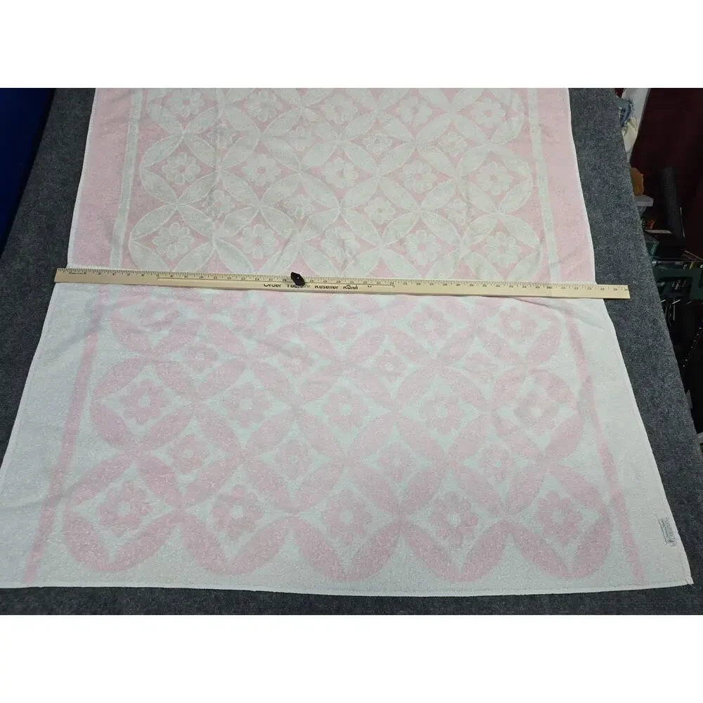 Set of Fashion Manor Decorator Collection Pink & White Floral Cotton Bath Towel